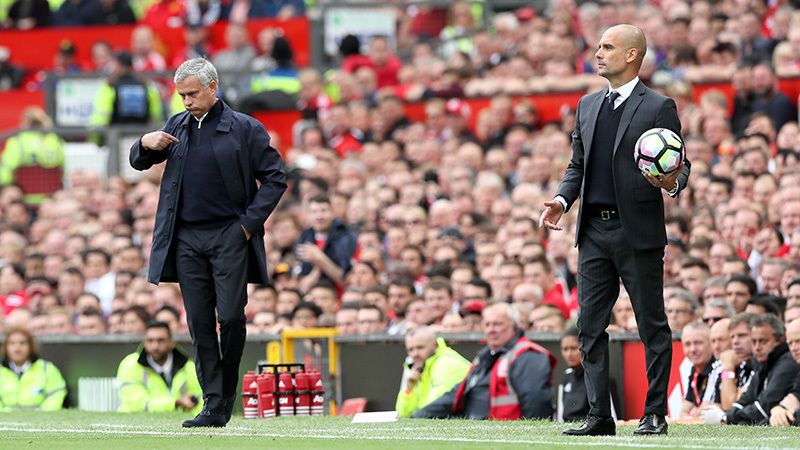 Mourinho vs Pep: Khác biệt từ đối nhân xử thế
