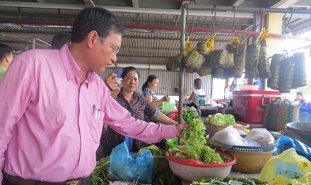 Kinh hãi rau muống, bắp chuối 'ngậm' hóa chất