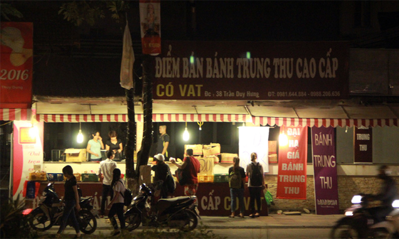 Bánh trung thu cao cấp bán đổ đống 2 chục ngàn