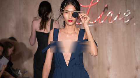 Những sự cố đáng sợ trên sàn catwalk của người mẫu Việt