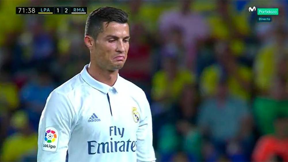 Ronaldo lên mặt, Zidane chỉ biết cười làm hòa