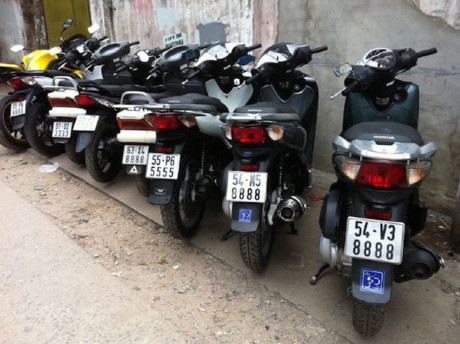 Dàn xe tay ga Honda SH 150i biển khủng, giá chát tại Việt Nam