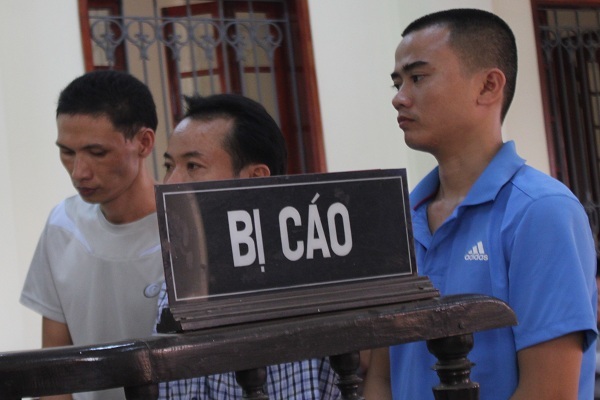 Hỏi thăm người ngã xe, công an xã bị bắn 2 phát