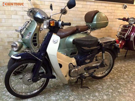 Honda Super Cub 70 chạy 20 năm “như mới” ở Hà Nội