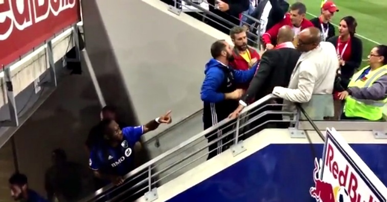 Drogba điên tiết, lao lên khán đài đòi 