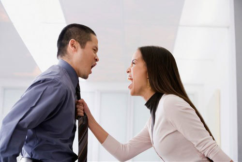 Chia tay người yêu, em bị đòi lại xe máy đã tặng