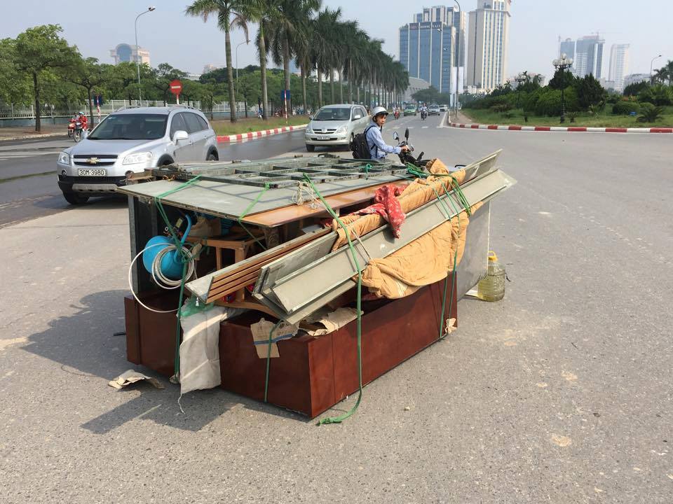 Va xe thương binh cồng kềnh, nữ sinh bị thương nặng