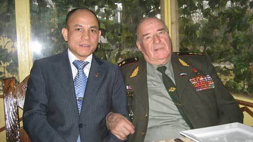 Cuộc đời kỳ lạ của cậu bé sống lại dưới huyệt mộ