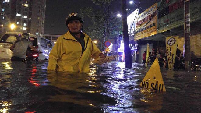 Mưa ngập, rò điện chết người: Điều đáng sợ ở Sài Gòn