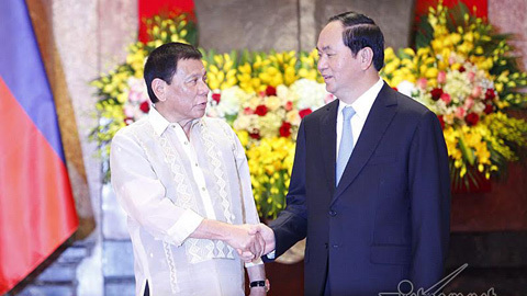 Chủ tịch nước bàn về Biển Đông với Tổng thống Philippines