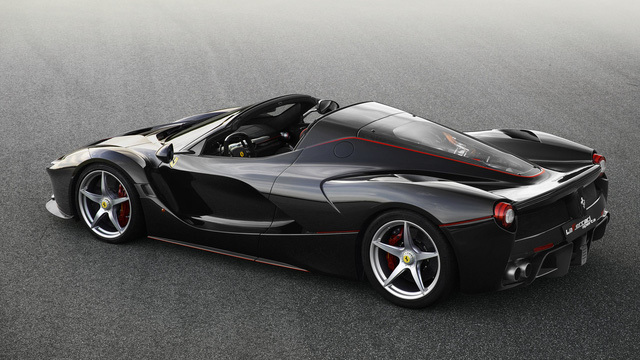 Siêu xe Ferrari LaFerrari mui trần đầu tiên được đại gia trả giá 87,6 tỷ