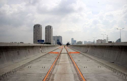 Hợp long cầu vượt sông Sài Gòn thuộc tuyến metro số 1