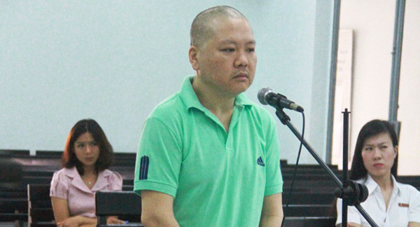 Người đàn ông Trung Quốc rút 1,5 tỉ bằng thẻ giả