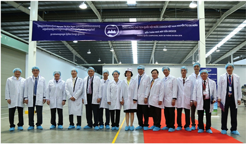 Đoàn đại biểu Quốc hội thăm nhà máy Vinamilk tại Campuchia