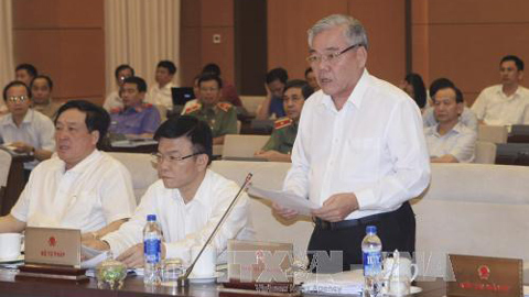 Cán bộ tiếp dân bị chém vào đầu, dọa giết