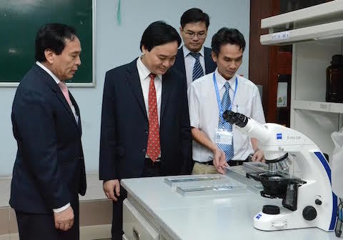 Bộ trưởng Giáo dục: Đại học không nhất  thiết phải đào tạo thạc sĩ, tiến sĩ