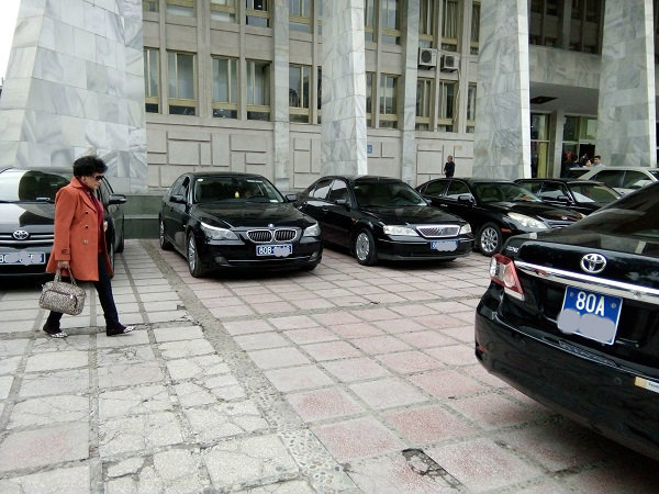 Thứ trưởng đi taxi, Bộ Tài chính cắt giảm lái xe riêng