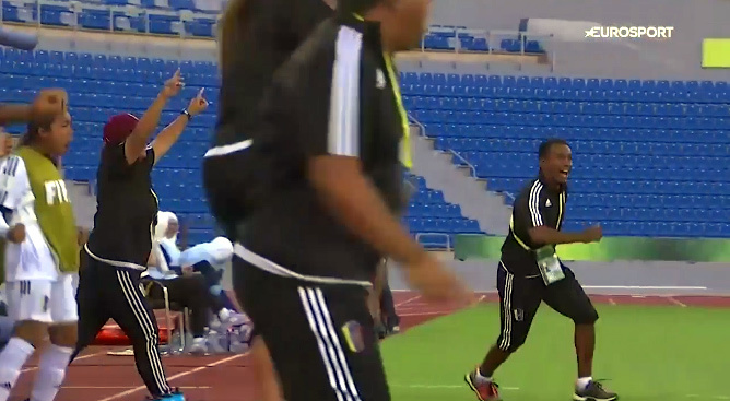 Siêu phẩm bàn thắng ngay sau giao bóng tại giải U17