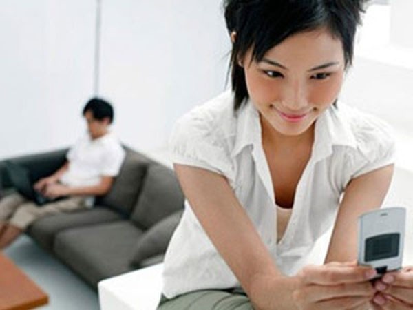 Vợ lén lút quan hệ với tình cũ khiến tôi đau đớn tột cùng