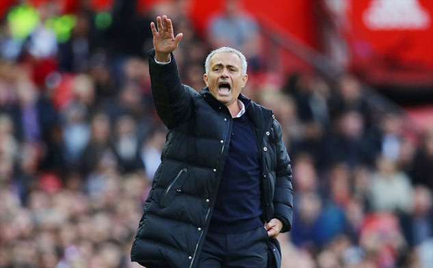 Khi Mourinho nổi điên, cầu thủ MU nên làm gì?