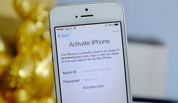 iPhone bất ngờ bị khóa thành 