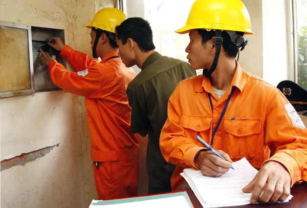 Mới nghe đã sợ: Mỗi năm 4 lần tăng giá điện?