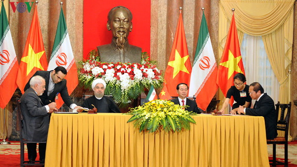 Việt Nam - Iran ký thỏa thuận hợp tác về TT&TT