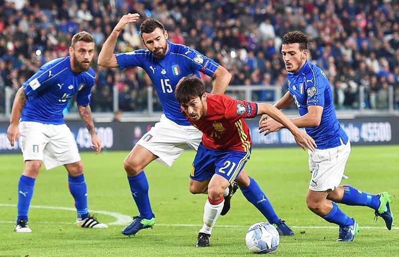 Tây Ban Nha đánh rơi chiến thắng trước Italia