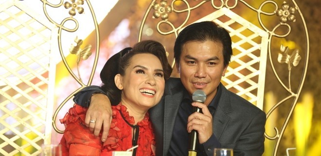 Mạnh Quỳnh: 'Phi Nhung vẫn ôm tôi trước mặt vợ tôi'