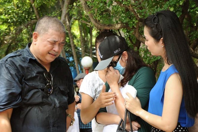 Minh Anh khóc khi được giải oan ở lễ giỗ Lê Công Tuấn Anh