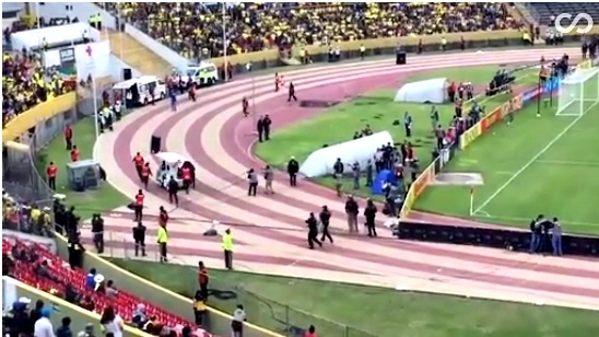 Giả vờ chấn thương, Valencia vẫn bị