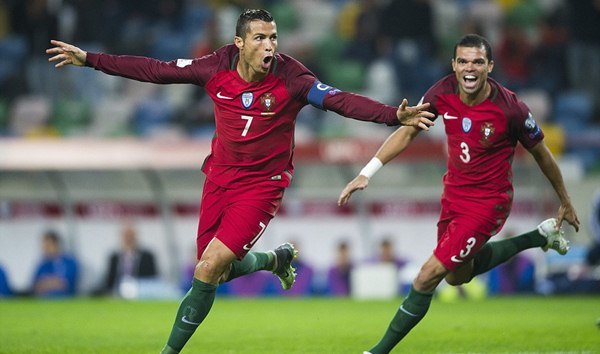 Ronaldo lập poker, Bồ Đào Nha thắng kiểu tennis