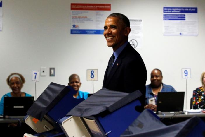 Obama tươi cười bỏ phiếu sớm bầu người kế nhiệm