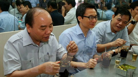 'Thủ tướng ăn phở, khen cà phê 8.000 đồng...'
