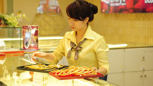 Giá vàng hôm nay 10/10: Đà tăng trở lại, mua gom đón đầu