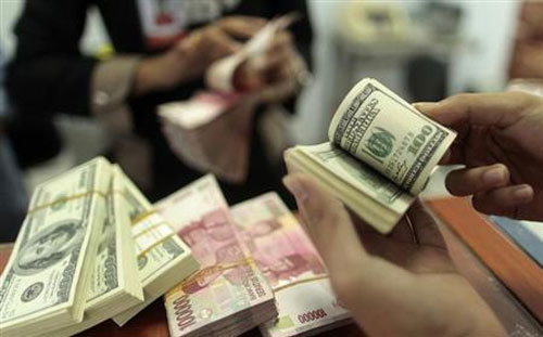 Tỷ giá ngoại tệ ngày 10/10: USD neo cao, bảng Anh thấp kỷ lục