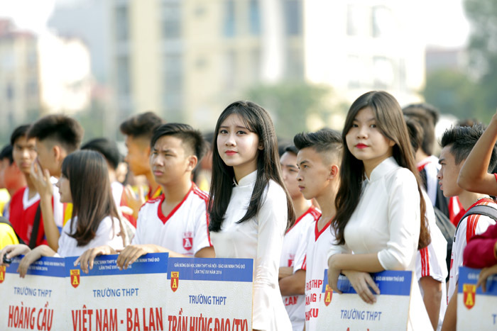 Nữ sinh Hà Thành khoe sắc tại giải bóng đá học sinh PTTH