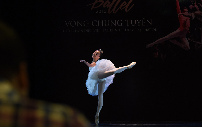 Ngỡ ngàng với cô bé học ballet từ lúc 3 tuổi