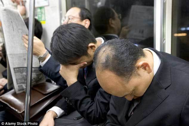 Chuyện chỉ có ở Nhật: báo động công chức làm việc quá chăm