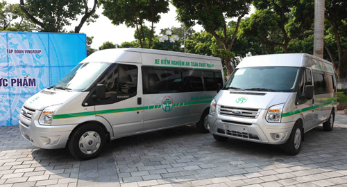 Vingroup trao tặng Hà Nội 3 xe kiểm nghiệm thực phẩm