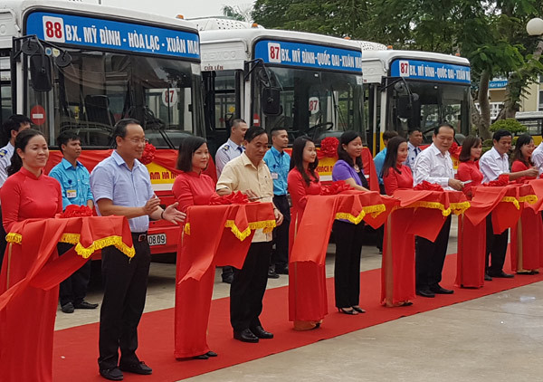 Hà Nội thêm 2 tuyến buýt ra ngoại thành