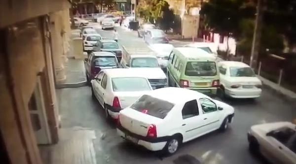 Tài xế xe tải táo tợn gây náo loạn cả khu phố nhỏ