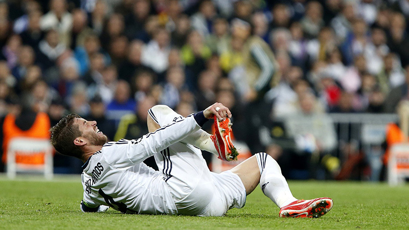 Real đen đủi: Ramos có thể lỡ derby Madrid