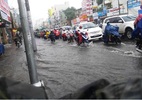 Mưa cả buổi chiều, người Sài Gòn ám ảnh ngập nước, kẹt xe