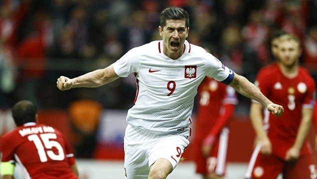 Lewandowski hóa người hùng, Ba Lan thắng nghẹt thở phút cuối
