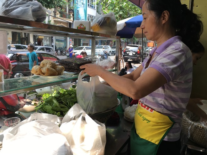 Quán 'bún chả Obama' bị tố bẩn, xem thường khách