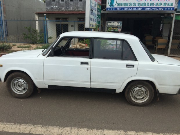 Sửng sốt ô tô Nga giá từ... 15 triệu đồng ở Việt Nam