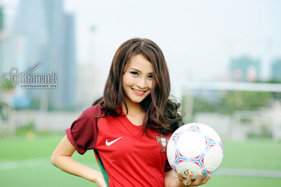 MC hotgirl của VTV khiếp sợ sự phán xét của cư dân mạng