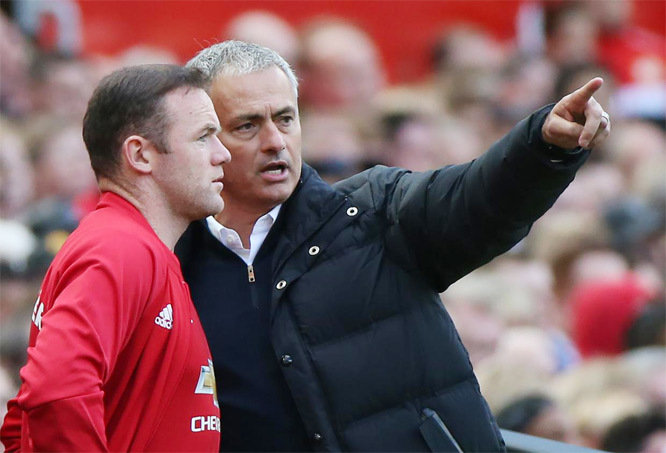 Rooney mất phong độ, Giggs bức xúc đổ lỗi Mourinho