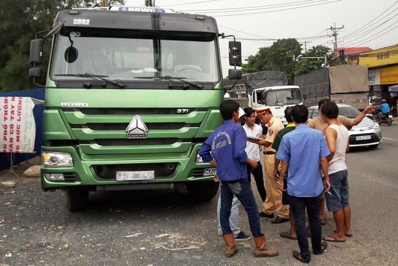 Tài xế bị cướp tiền, đánh nguy kịch sau vụ va chạm